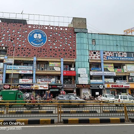 Hotel Alpine Ahmedabad Bagian luar foto