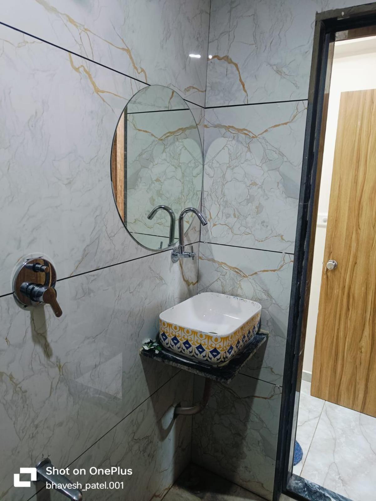 Hotel Alpine Ahmedabad Bagian luar foto